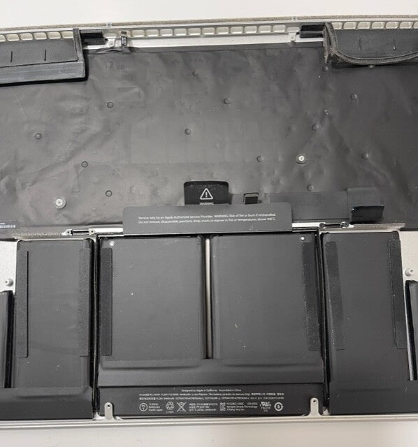 MacBook Pro Retina A1398 Mid 2014 Palmrest/keyboard/trackpad & battery (CYC 672)