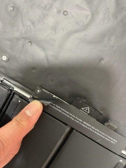 MacBook Pro Retina A1398 Mid 2014 Palmrest/keyboard/trackpad & battery (CYC 672)