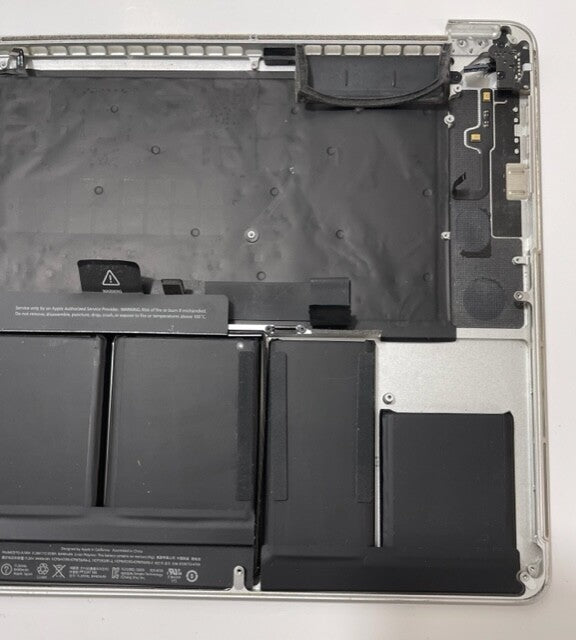 MacBook Pro Retina A1398 Mid 2014 Palmrest/keyboard/trackpad & battery (CYC 672)