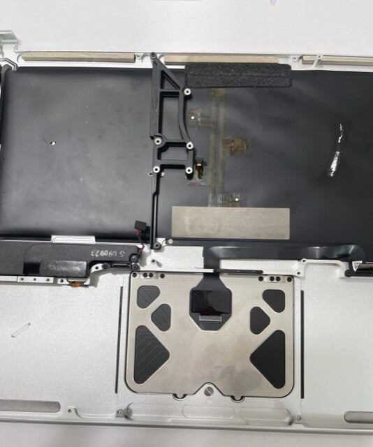 Apple MacBook Pro 15" A1286 Mid 2009 Palmrest, Keyboard, Speaker, TrackPad Case