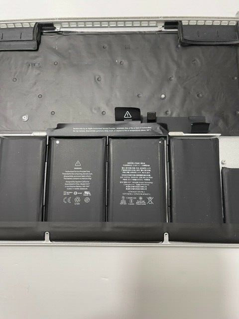 MacBook Pro A1398 15" Early 2013 Battery, Palmrest, keyboard, touchpad Assembly