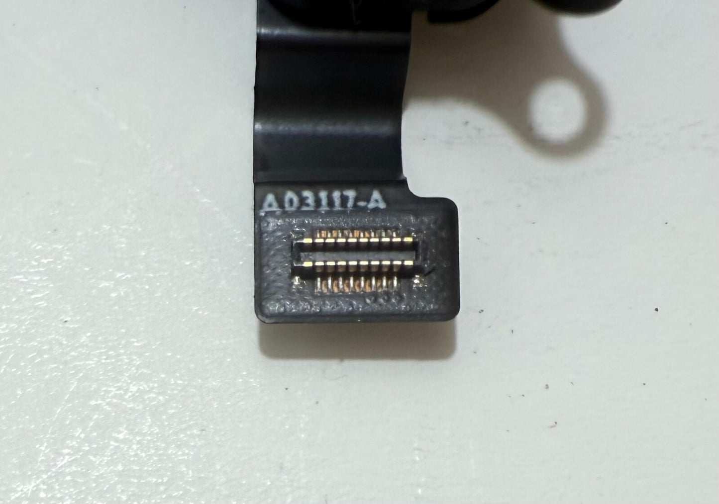 Apple MacBook Pro  A2485 EMC 3651 2021 Audio AUX Headphone Jack Port A03117-A