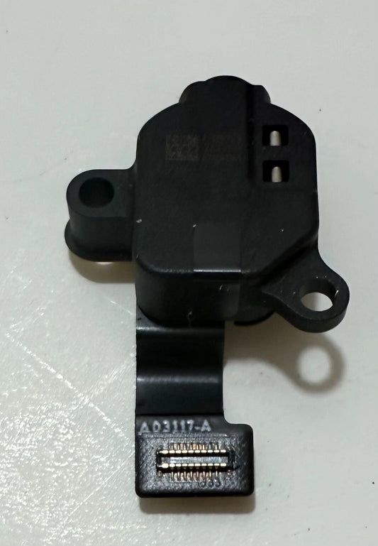 Apple MacBook Pro  A2485 EMC 3651 2021 Audio AUX Headphone Jack Port A03117-A (used)